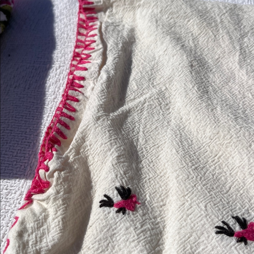 Mexican Embroidered Top - Picture 4 of 6